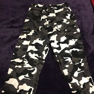 Women’s Camo Cargo pants